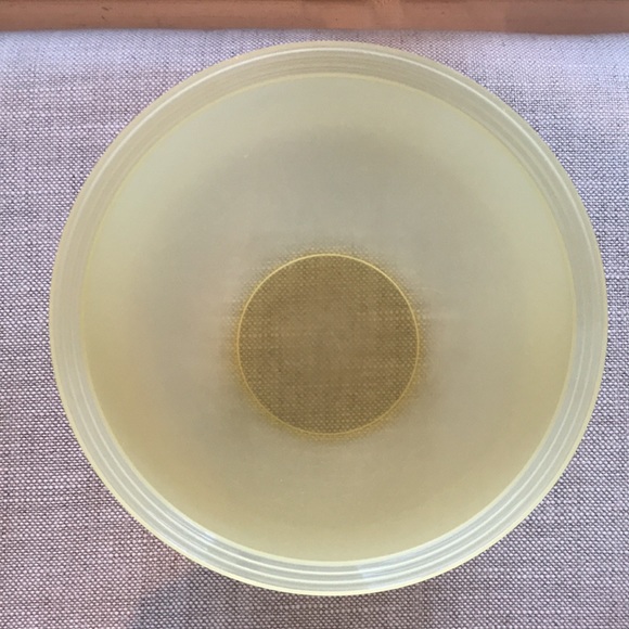 Tupperware Vintage Impressions Mixing Bowl Set in Sheer Yellow and Green - Picture 7 of 14